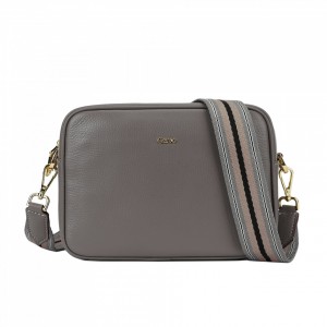 5023 PEBBLE LEATHER ZIP CAMERA BAG